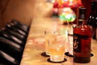 カウンター。お一人様でもお気軽にどうぞ。